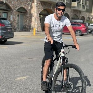 Meet your Posher, Metin